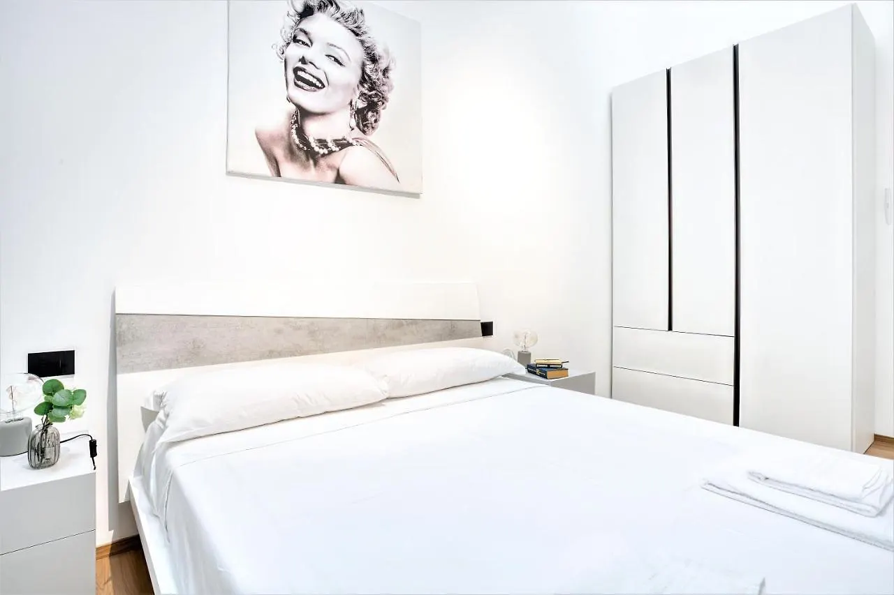 Winter Garden - Milan Isola - Via Pastrengo Apartment 0*,